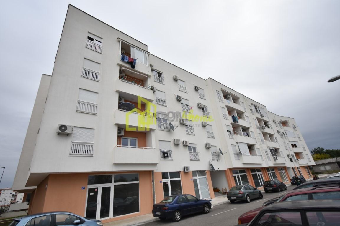 Garsonjera 28m2, Tuški put